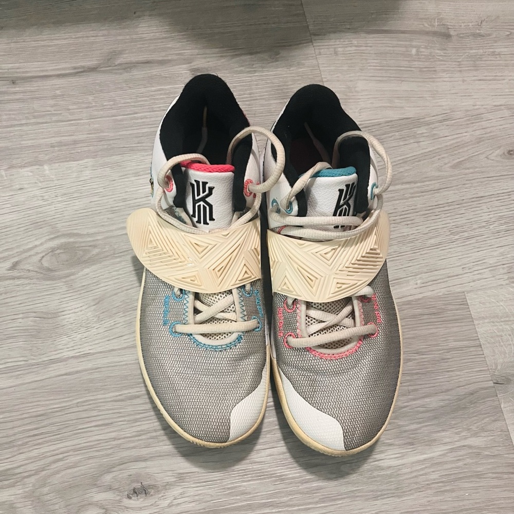 Nike Kyrie Flytrap 3 ‘South Beach’